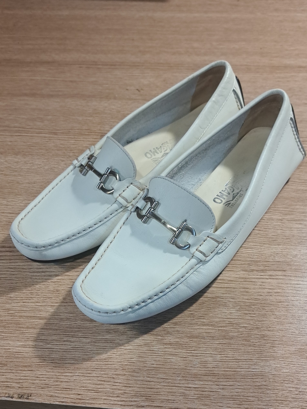 Salvatore Ferragamo Gancini Driving Flats 9.5 - Picture 2 of 14